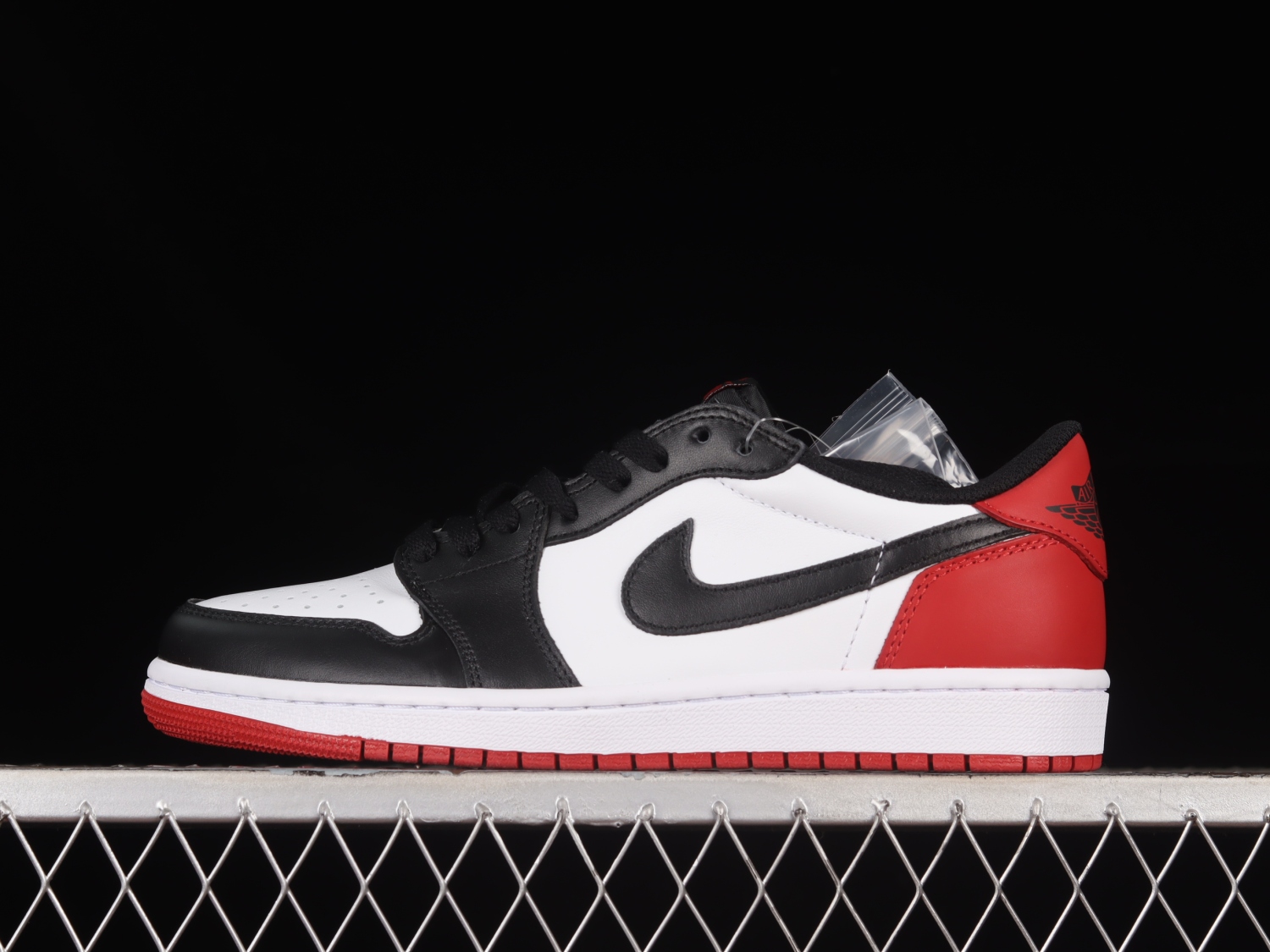 Jordan 1 Retro Low OG Black Toe (2023) CZ0790-106