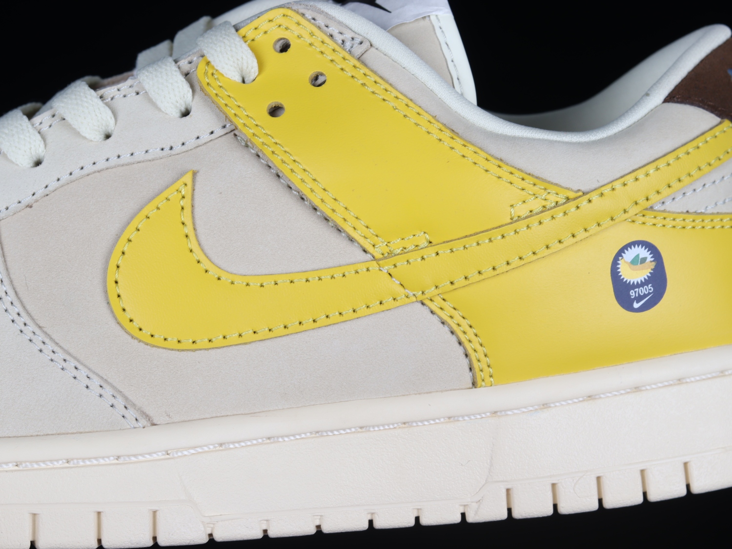 Nike Dunk Low LX Banana DR5487-100