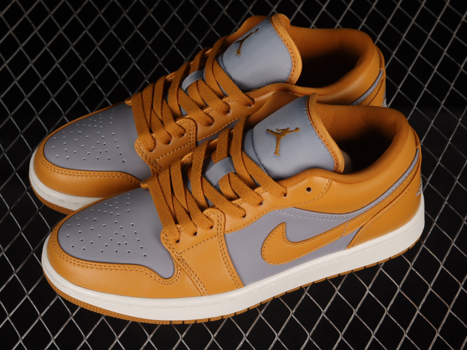Air Jordan 1 Low Cement Grey Chutney DC0774-020