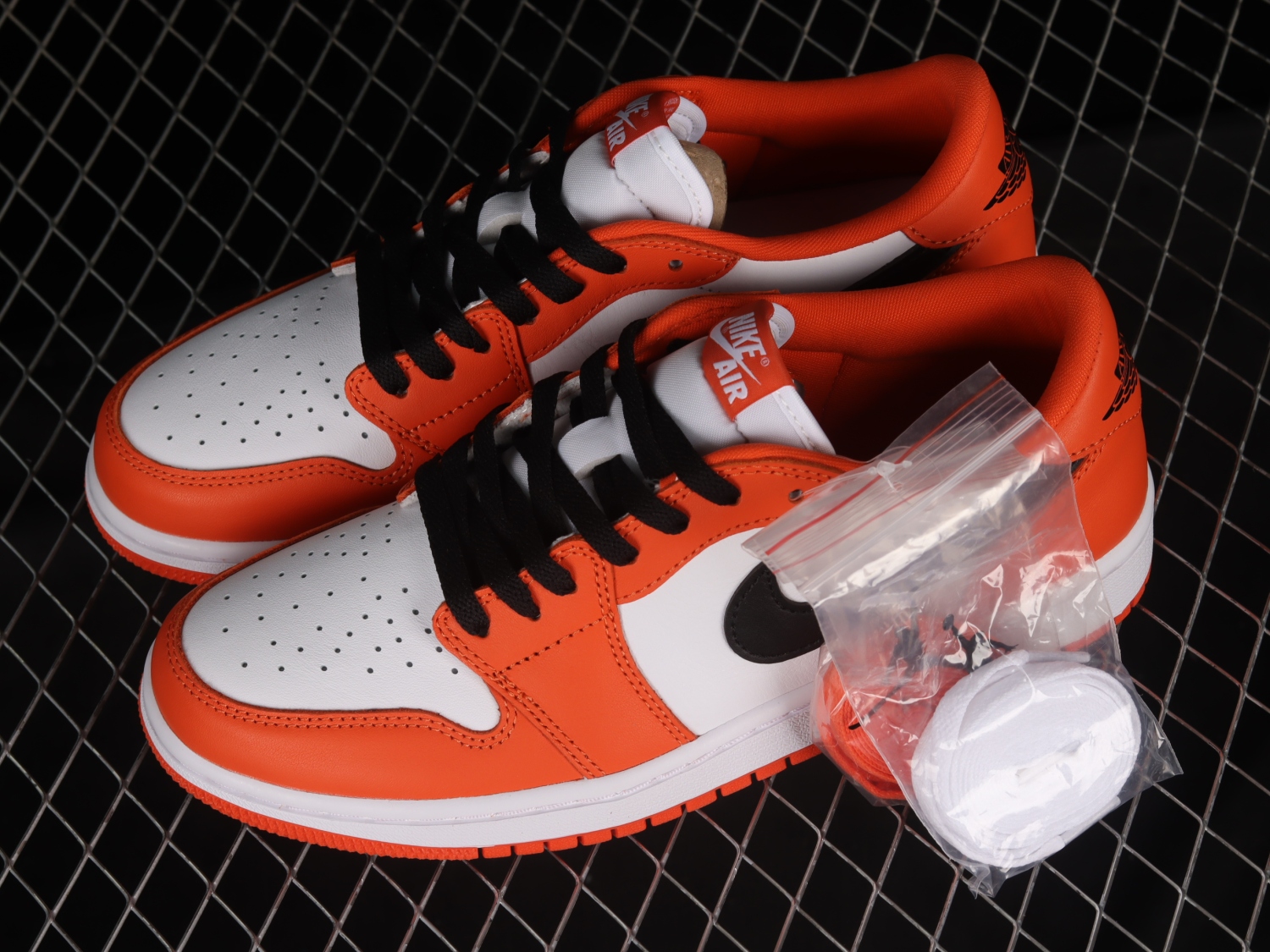 Jordan 1 Low OG Starfish CZ0775-801