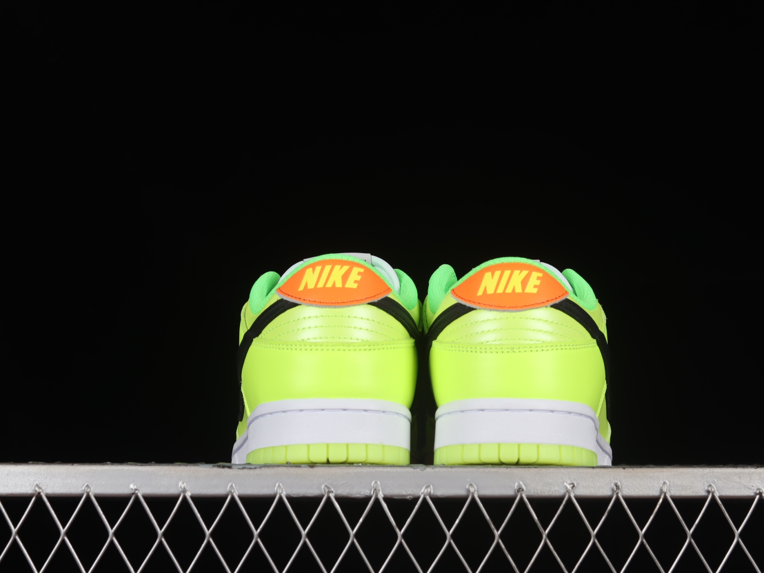 Nike Dunk Low SE Splash FJ4610-702