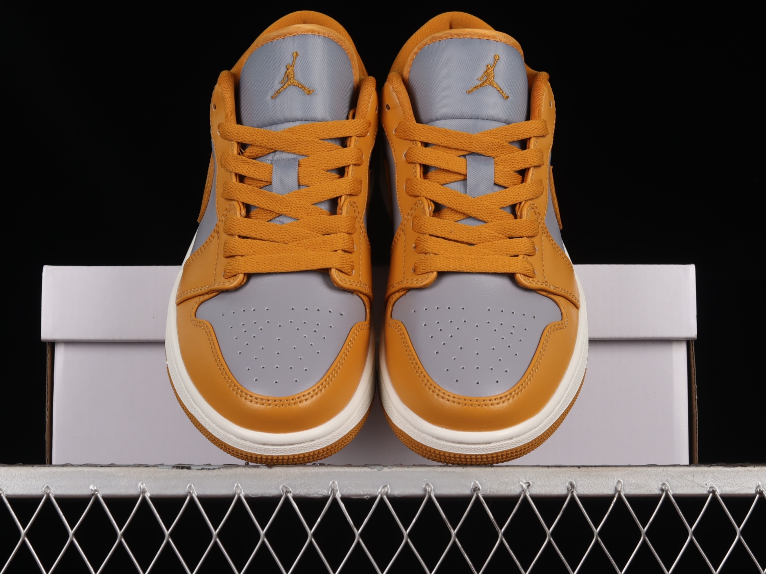 Air Jordan 1 Low Cement Grey Chutney DC0774-020