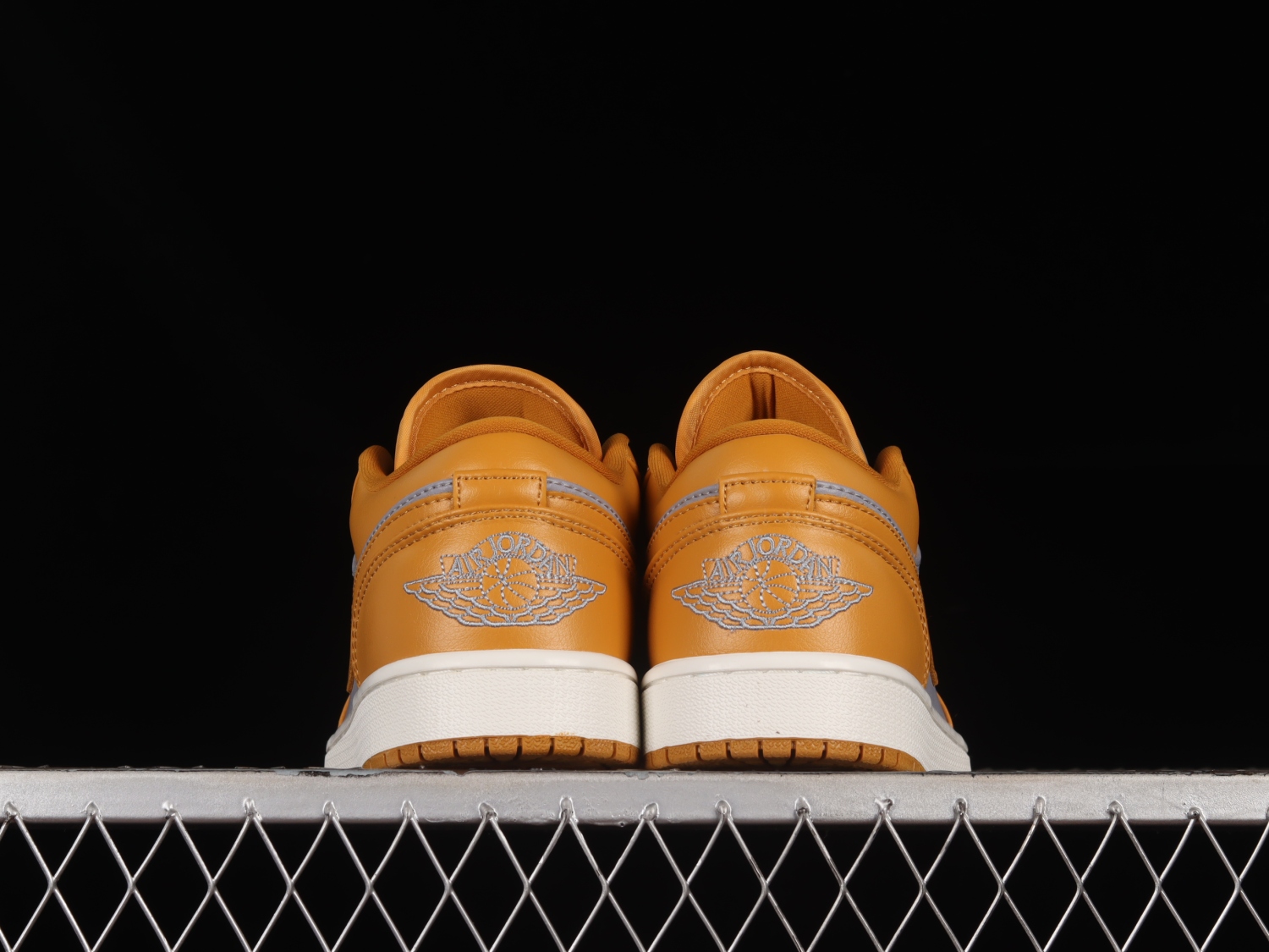Air Jordan 1 Low Cement Grey Chutney DC0774-020