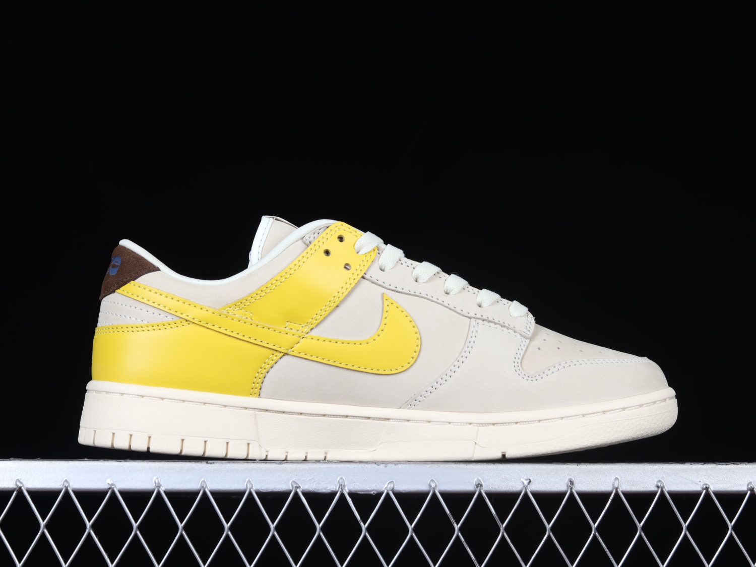 Nike Dunk Low LX Banana DR5487-100