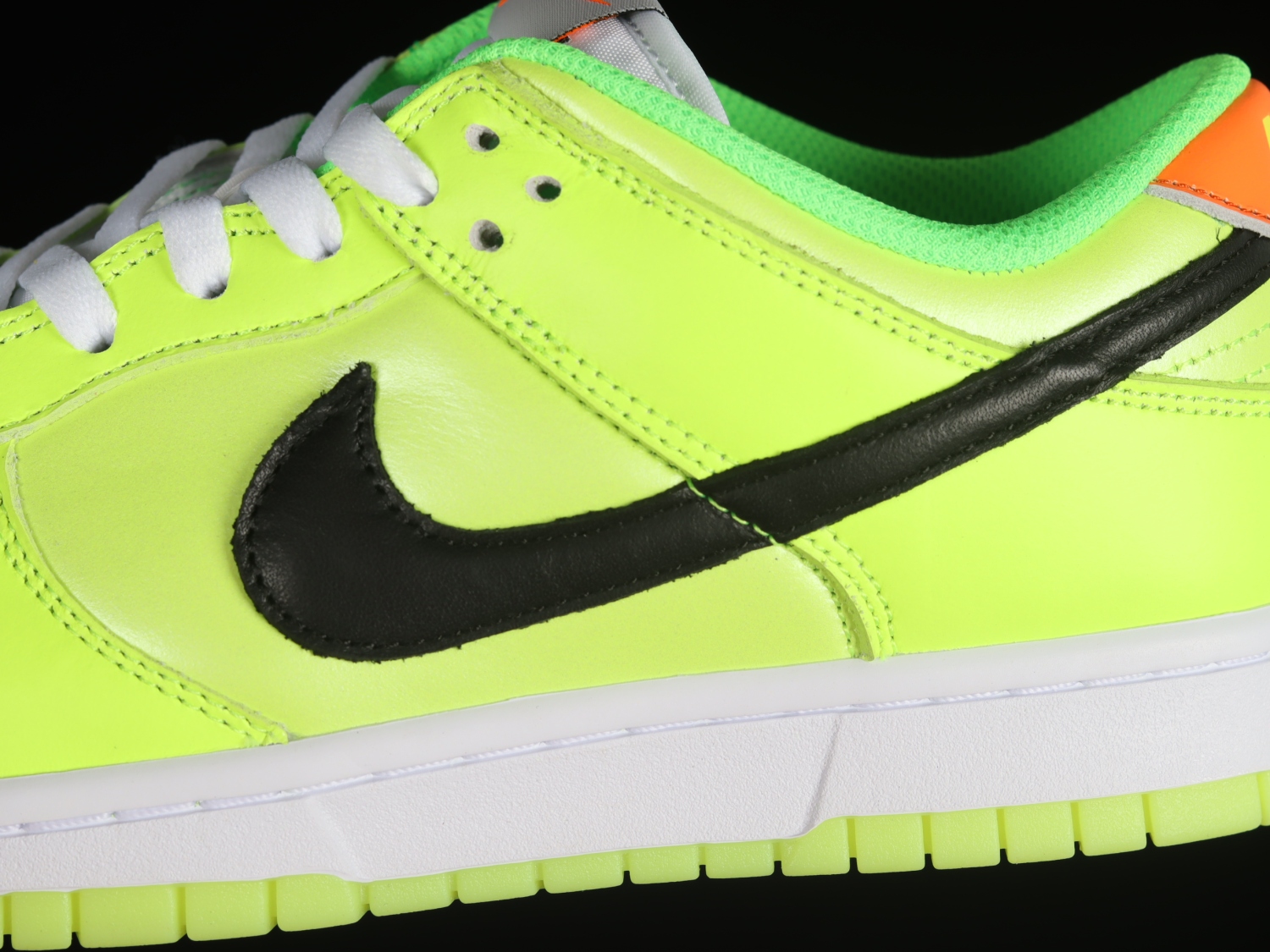 Nike Dunk Low SE Splash FJ4610-702