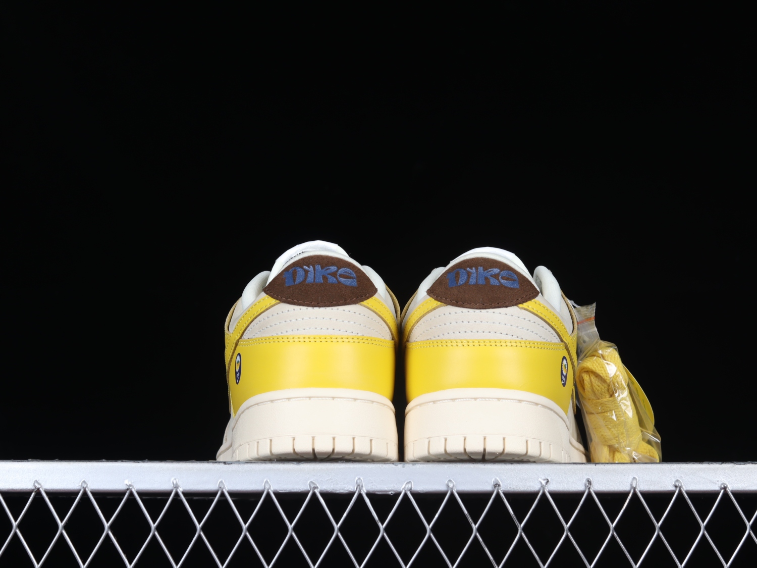 Nike Dunk Low LX Banana DR5487-100