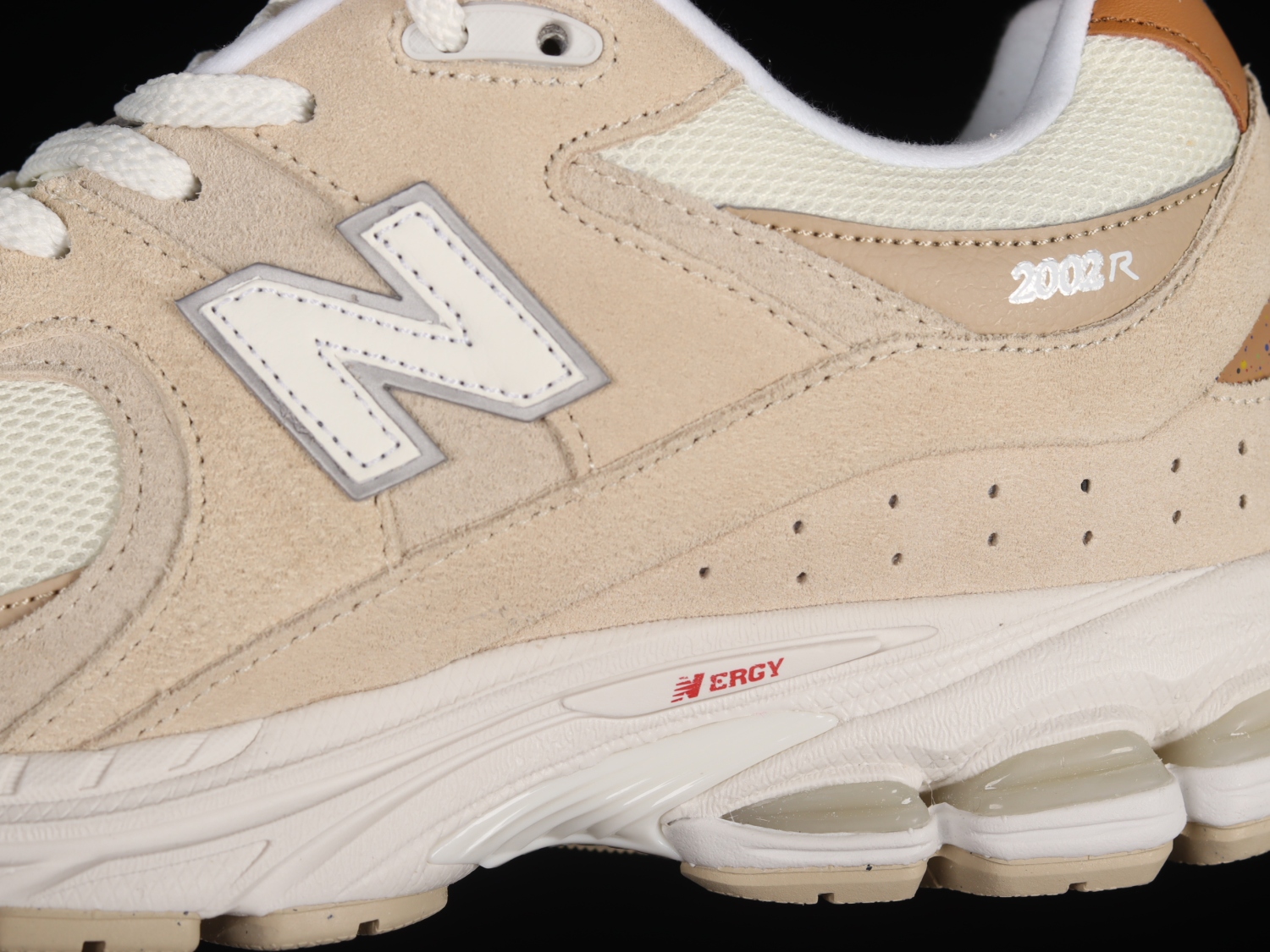 New Bal*nce 2002R Sandstone M2002RSC