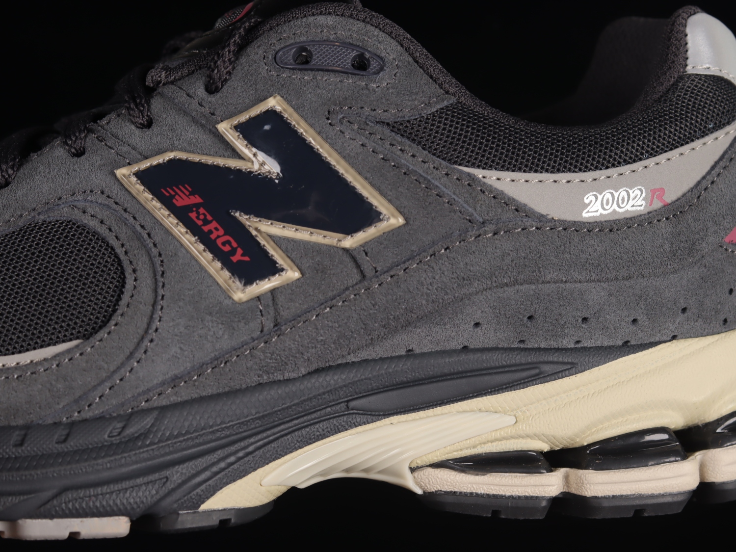 New Bal*nce 2002R Black Grey M2002RGV