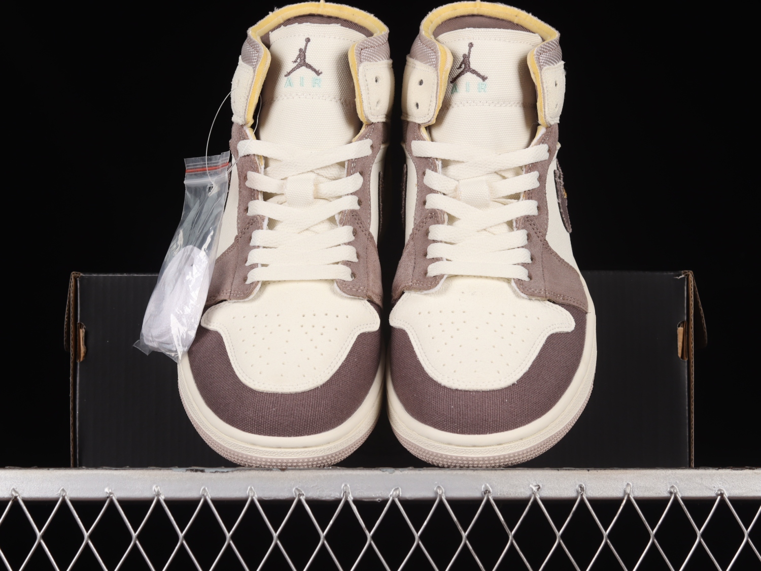 Air Jordan 1 Mid SE Craft Taupe Haze DM9652-102