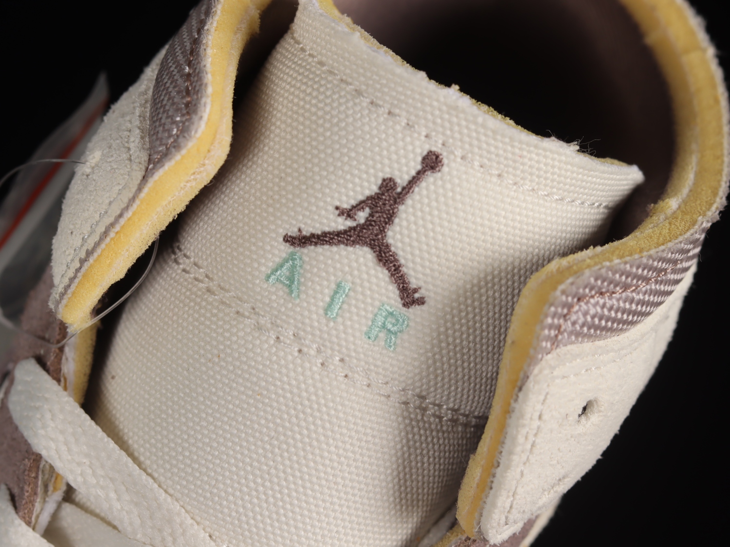 Air Jordan 1 Mid SE Craft Taupe Haze DM9652-102