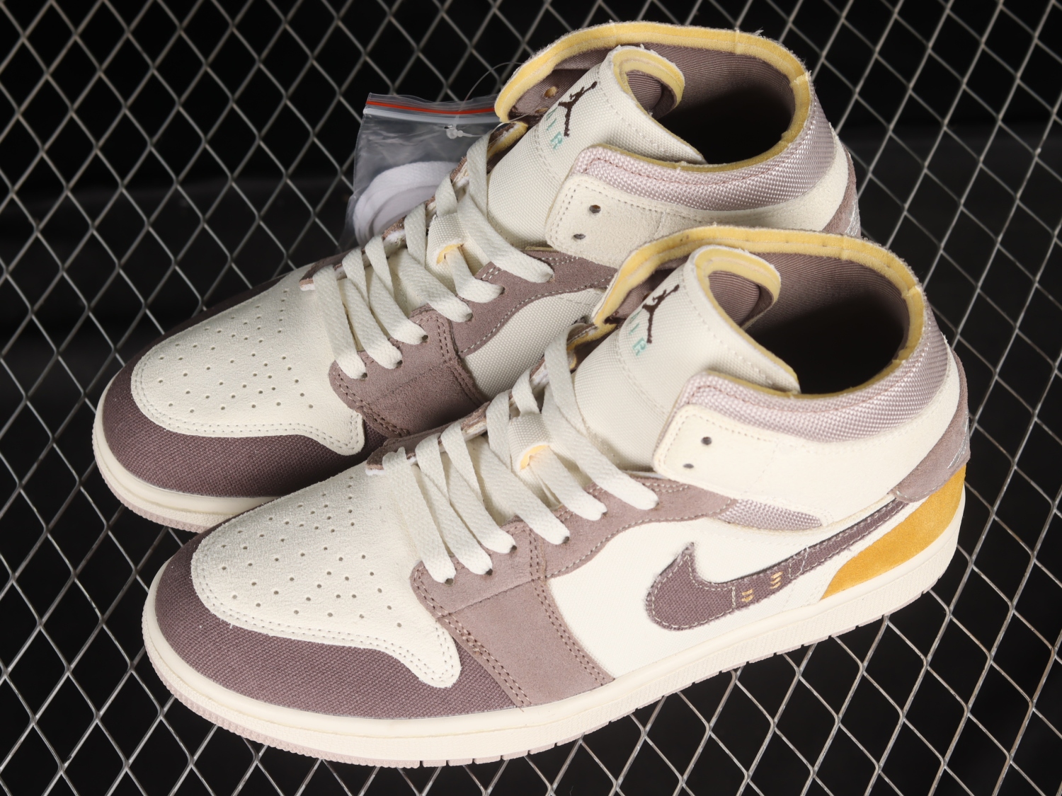 Air Jordan 1 Mid SE Craft Taupe Haze DM9652-102