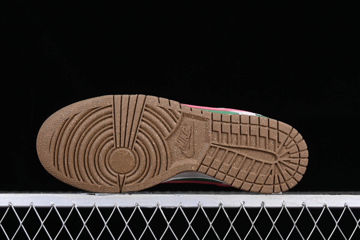 Nk SB Dunk Low  85   DO9457-137