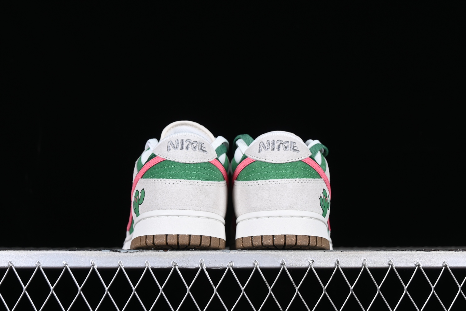 Nk SB Dunk Low  85   DO9457-137