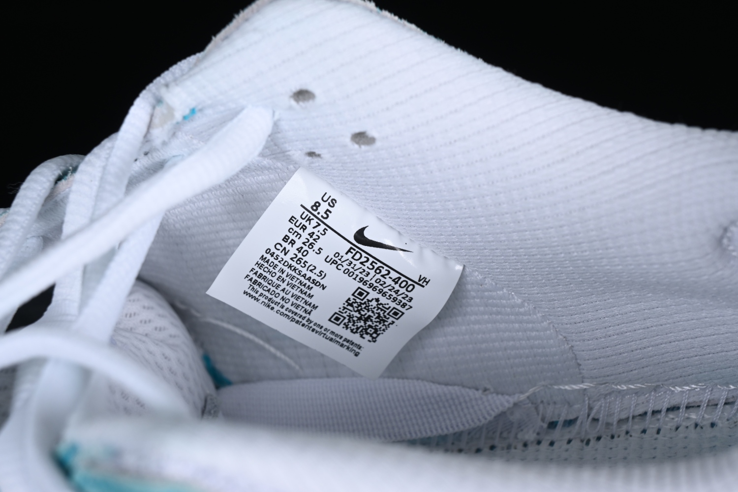 April Skateboards x Nk SB Dunk Low FD2562-400
