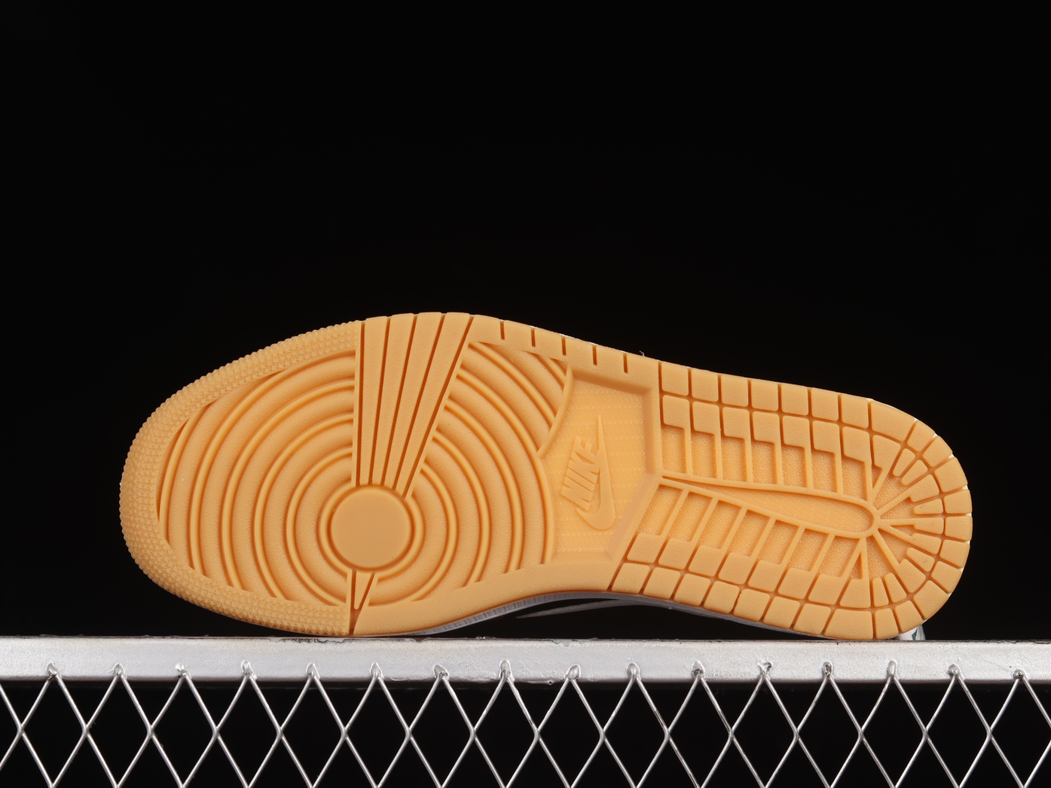 Travis Scott x Air Jordan 1 AJ1 553560-061