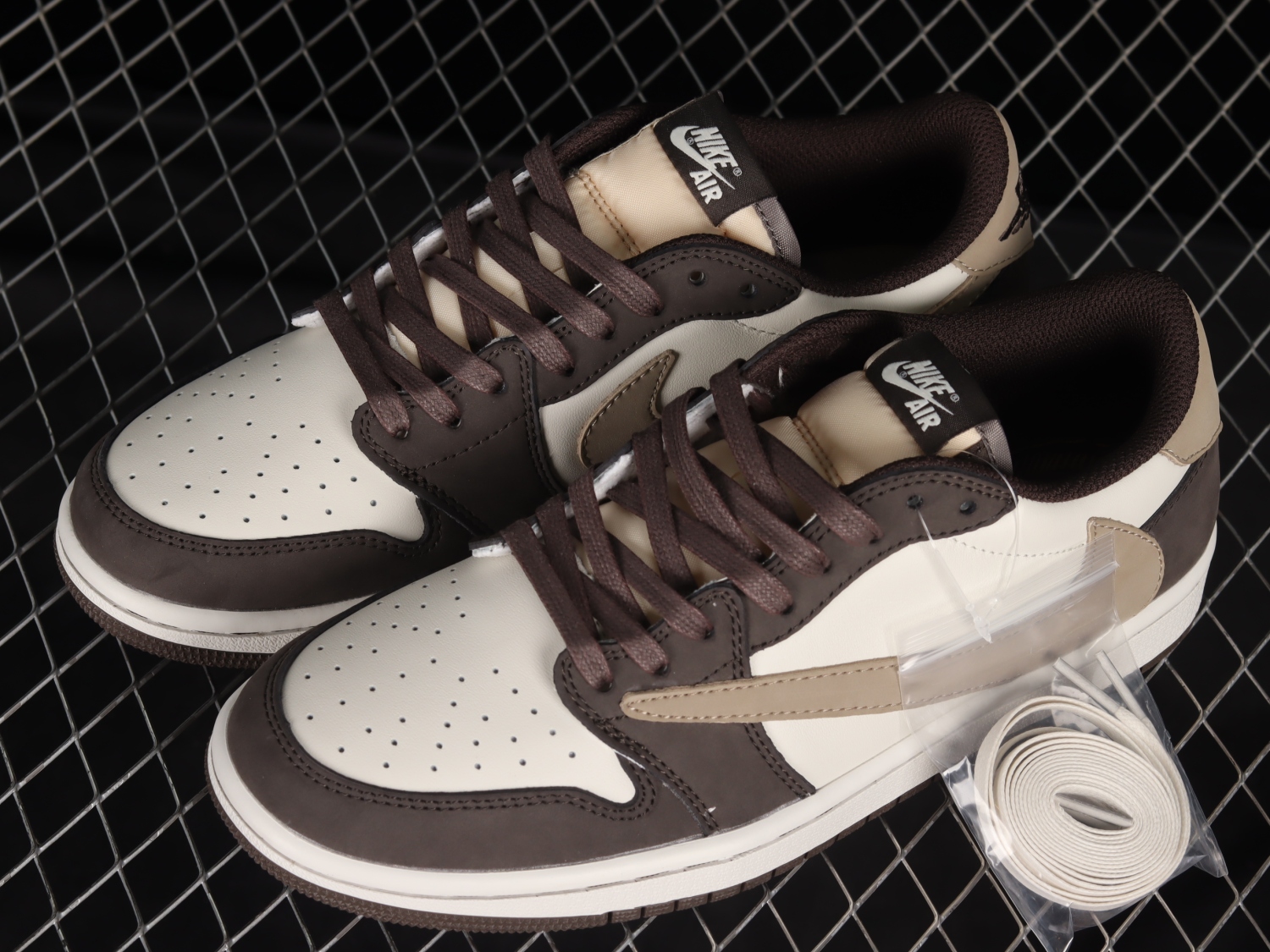 Travis Scott x Air Jordan 1 Low OG AJ1 DM7866-666