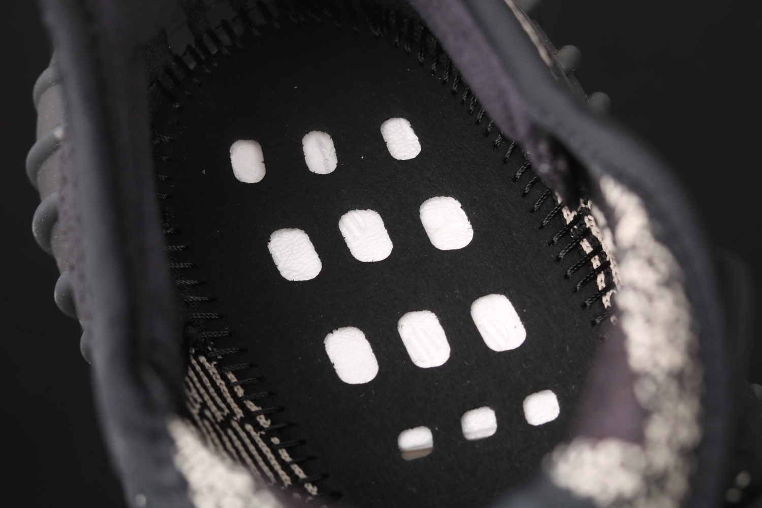 adidas Yeezy Boost 350 V2 Core Black White (2016/2022) BY1604