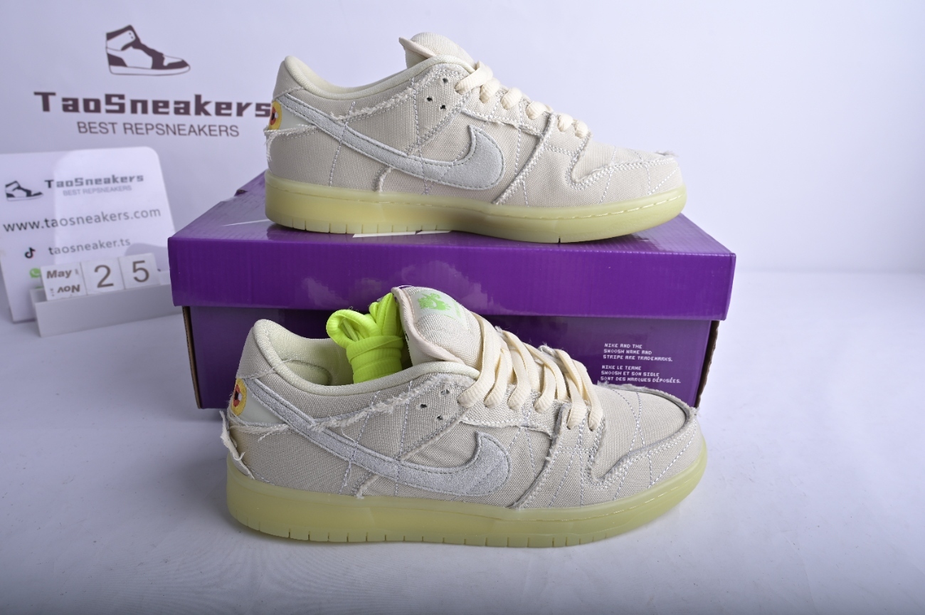 Nike SB Dunk Low Mummy DM0774-111