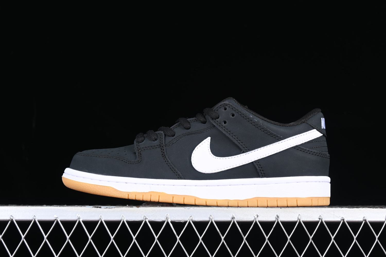 Nike SB Dunk Low Pro Black Gum CD2563-006