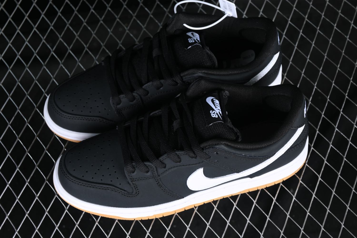 Nike SB Dunk Low Pro Black Gum CD2563-006