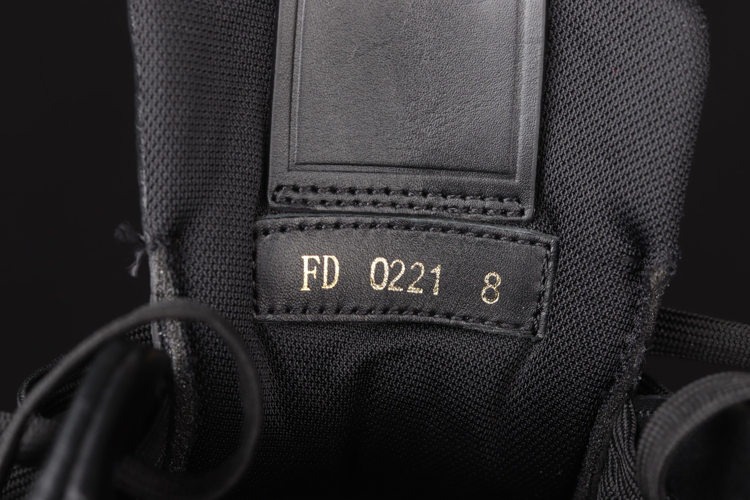 Lo**s Vu**ton Trainer Black Signature 1A8ZQJ