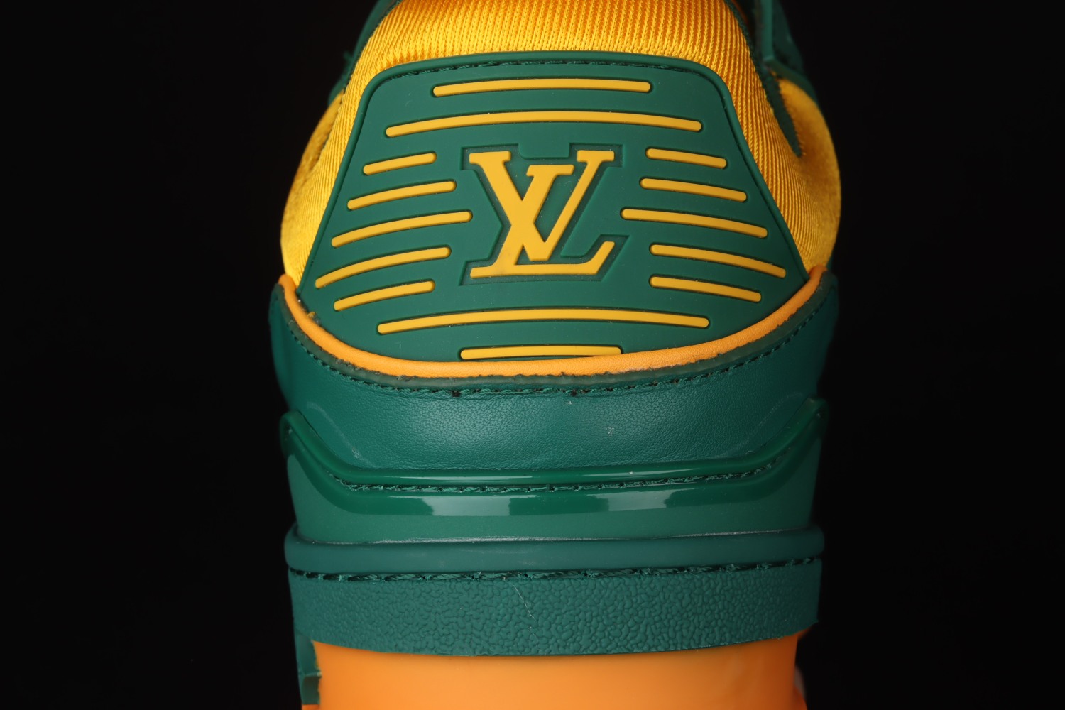 Lo**s Vu**ton Trainer Green Orange 1A8WFY