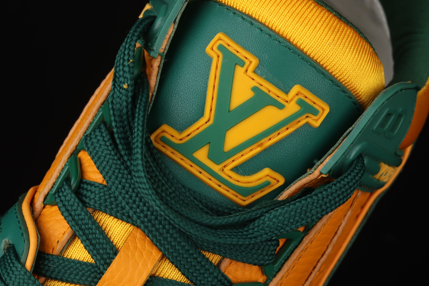Lo**s Vu**ton Trainer Green Orange 1A8WFY