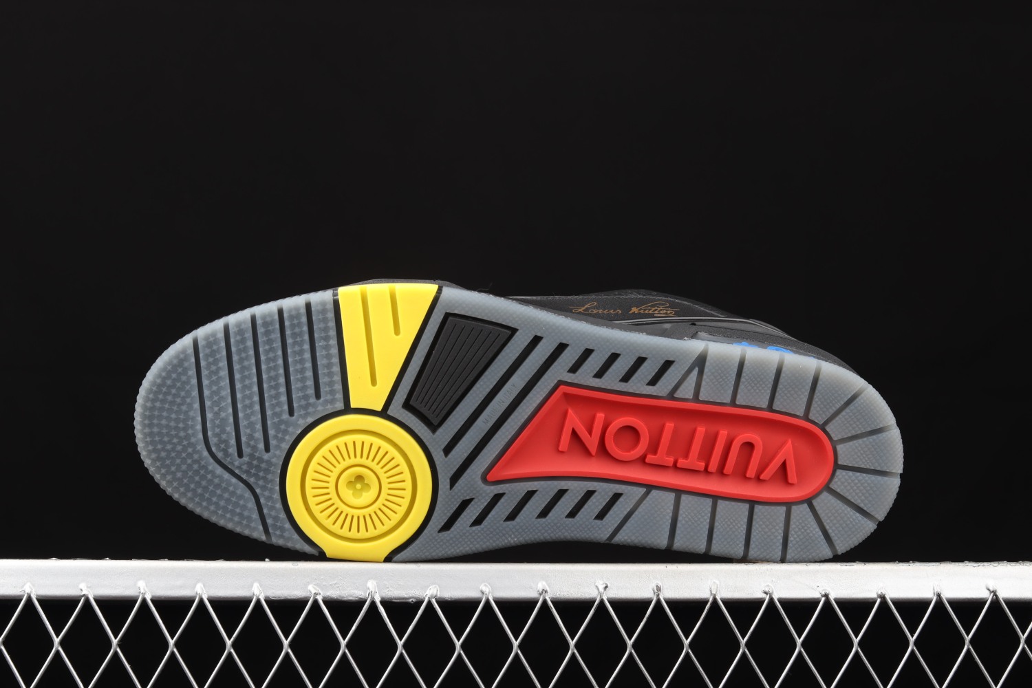 Lo**s Vu**ton Trainer Black Signature 1A8ZQJ