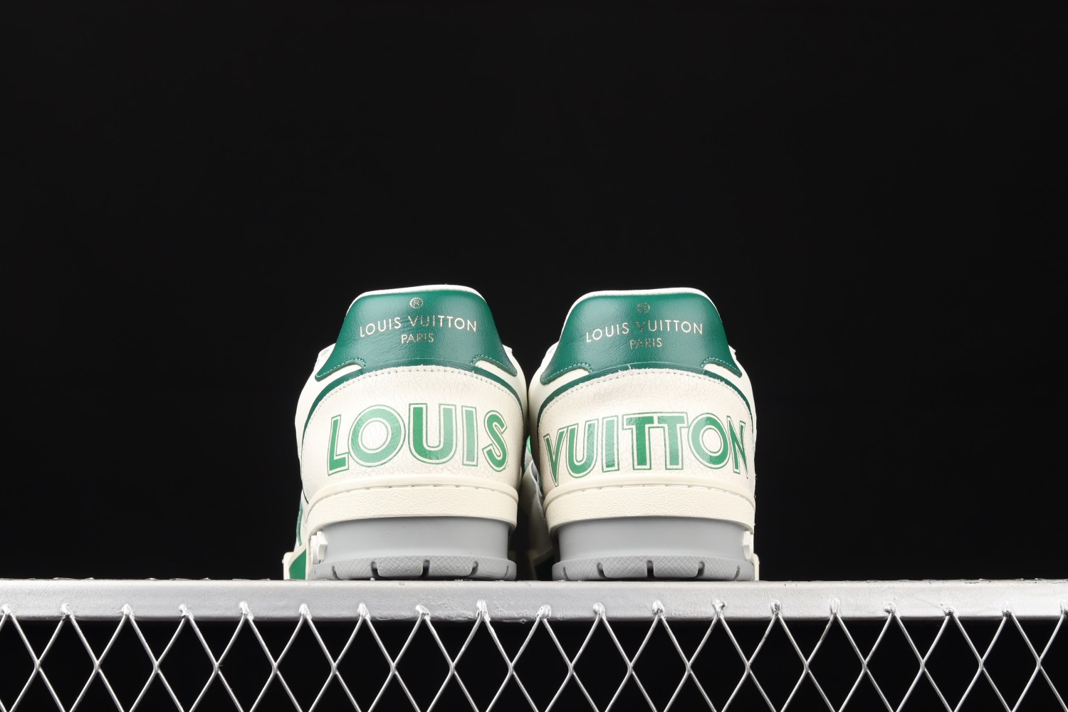 Lo**s Vu**ton Trainer Green Mesh 1A98V1