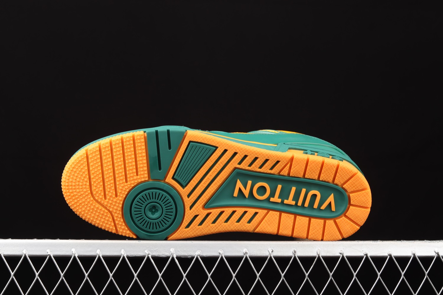 Lo**s Vu**ton Trainer Green Orange 1A8WFY