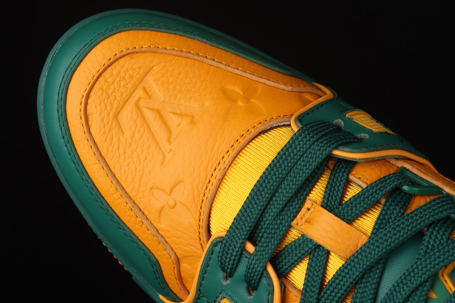 Lo**s Vu**ton Trainer Green Orange 1A8WFY