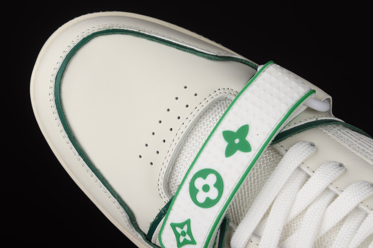 Lo**s Vu**ton Trainer Green Mesh 1A98V1