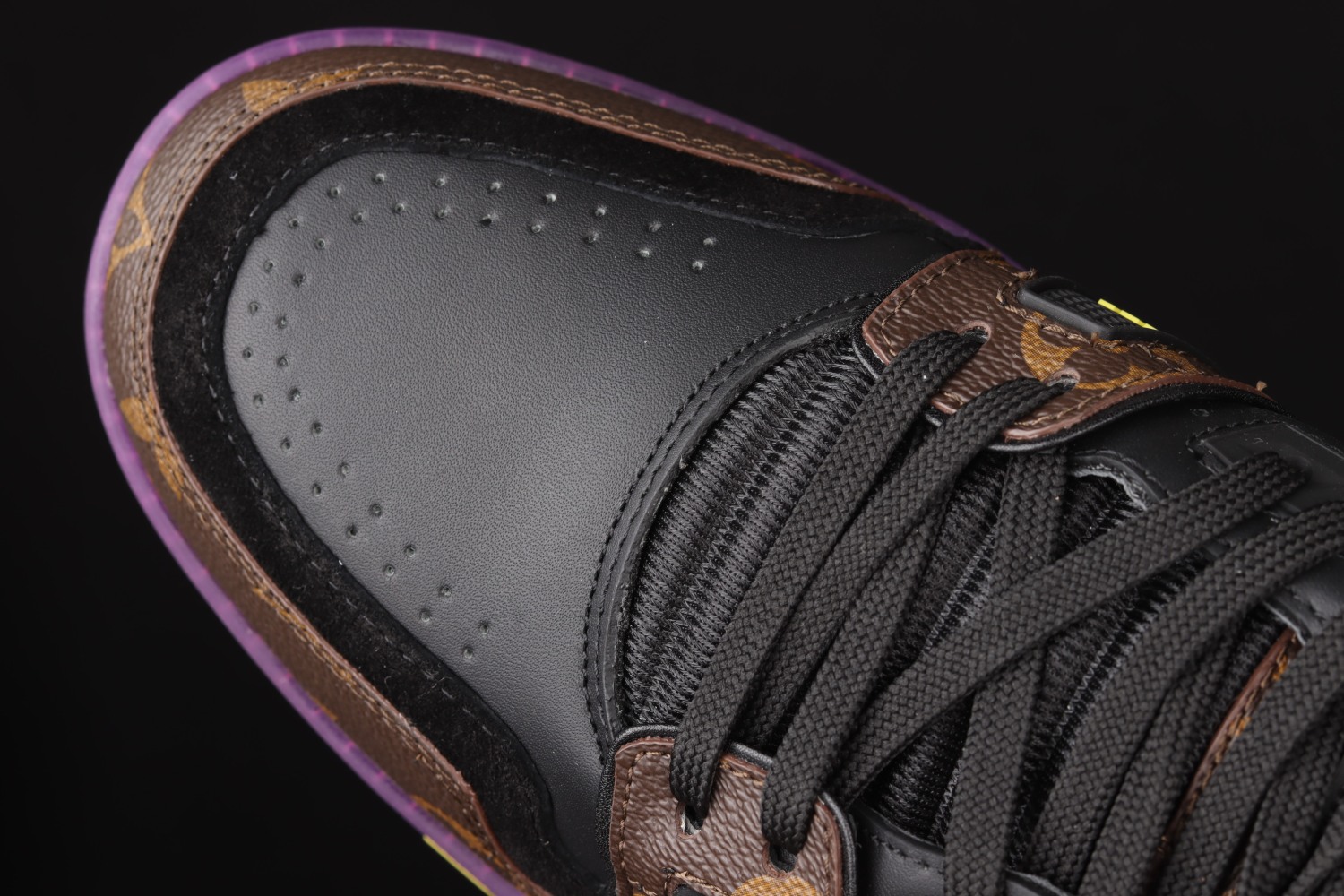 Lo**s Vu**ton Trainer Monogram Purple 1A8WJI