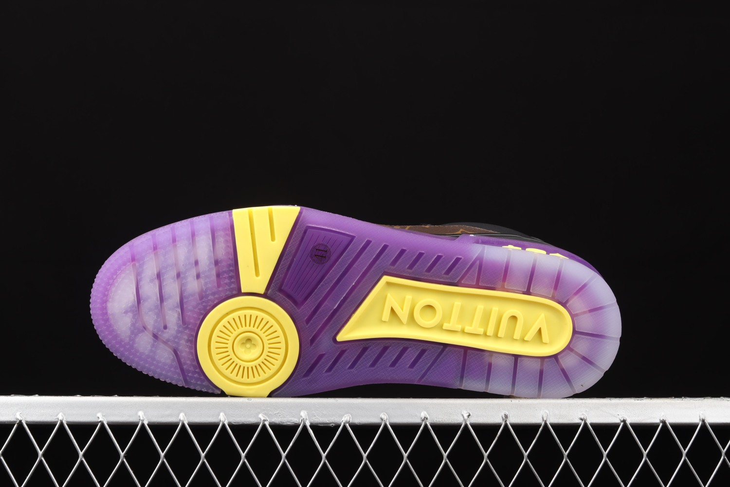 Lo**s Vu**ton Trainer Monogram Purple 1A8WJI