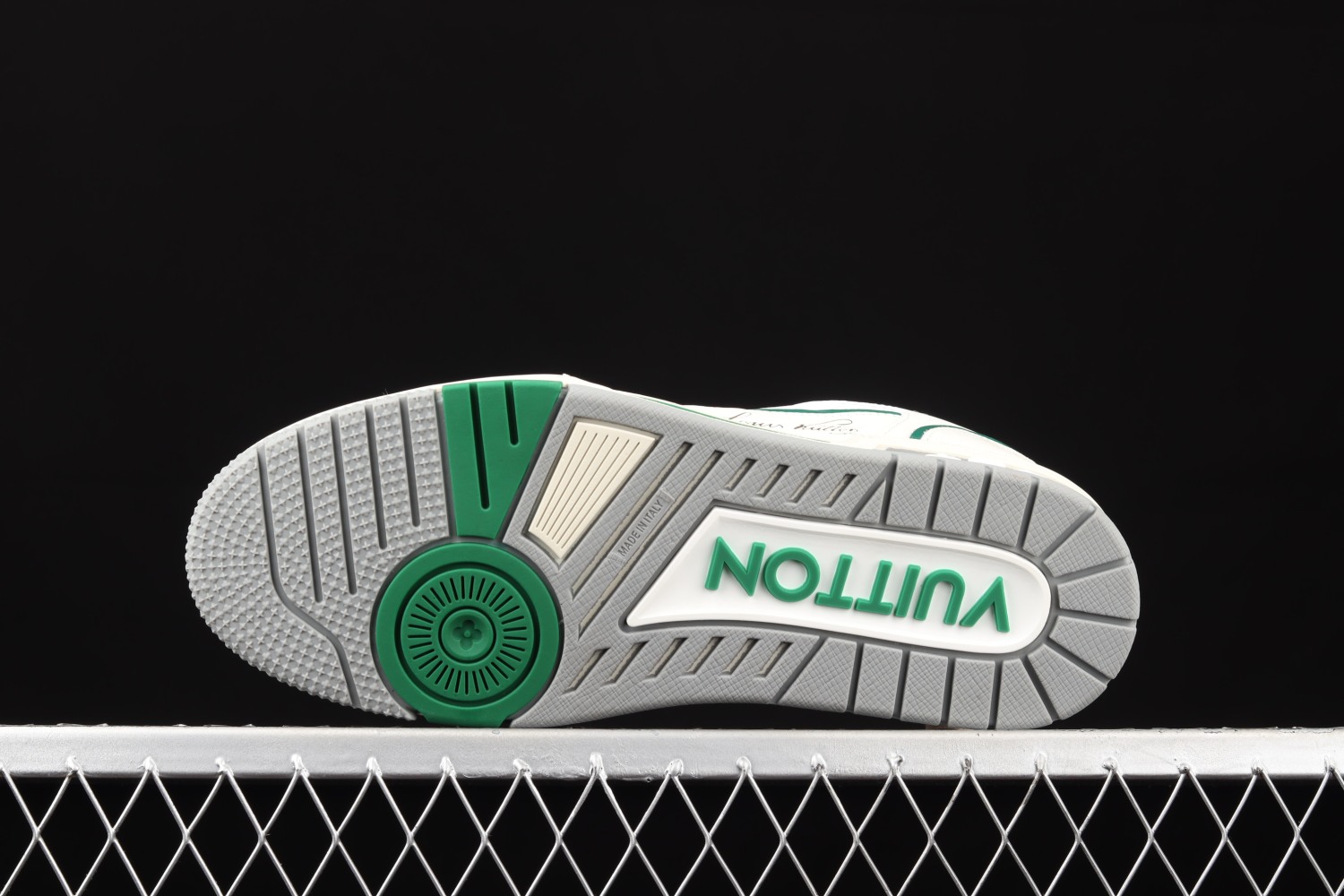 Lo**s Vu**ton Trainer Green Mesh 1A98V1