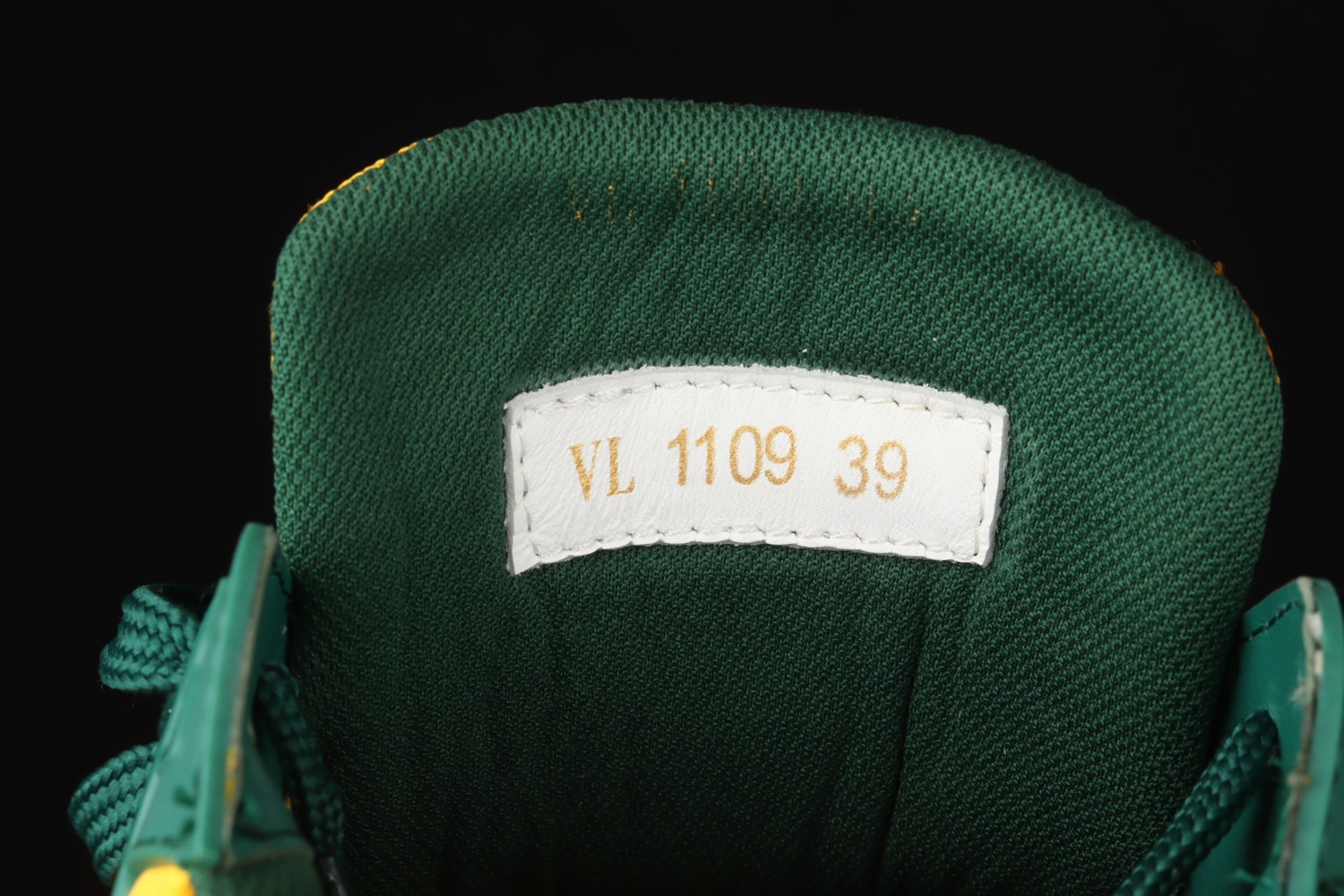 Lo**s Vu**ton Trainer Green Orange 1A8WFY