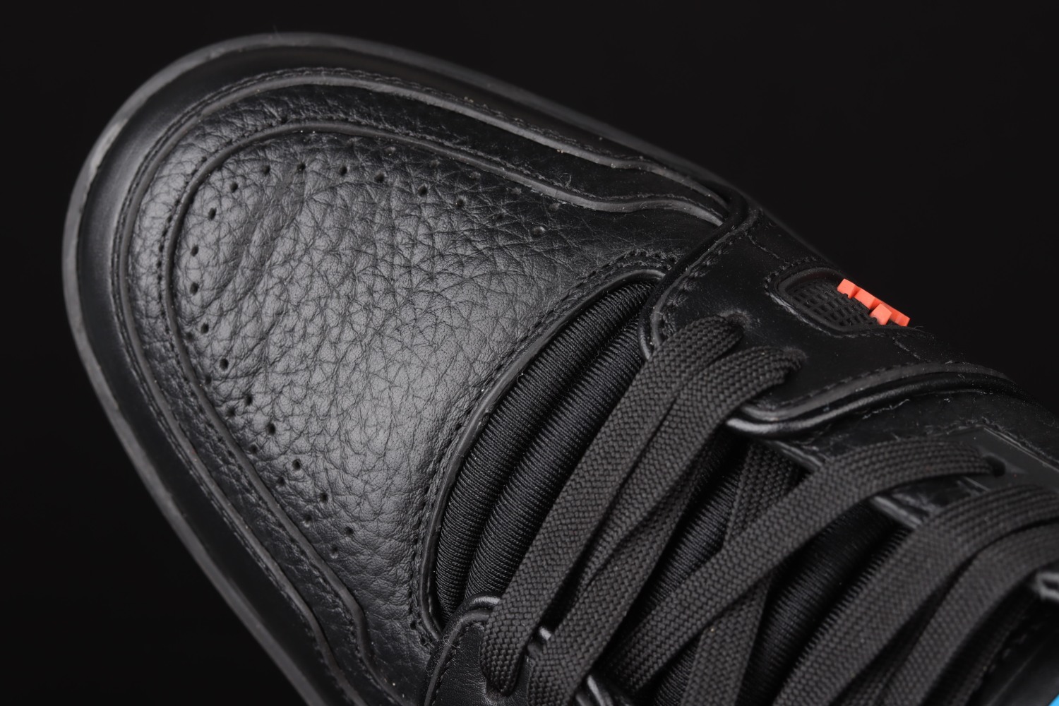 Lo**s Vu**ton Trainer Black Signature 1A8ZQJ