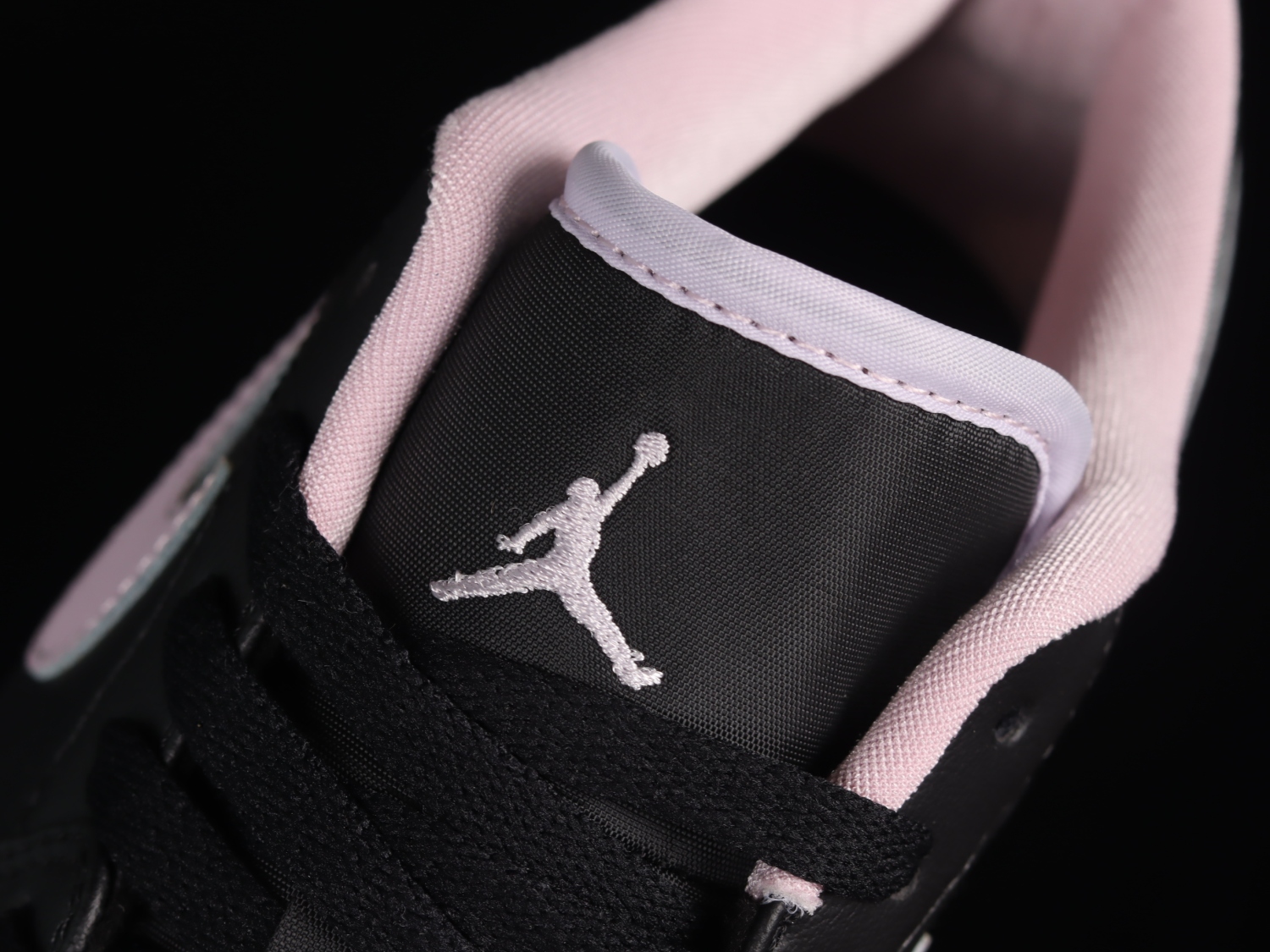 Jordan 1 Low SE Black Iced Lilac DV1309-051
