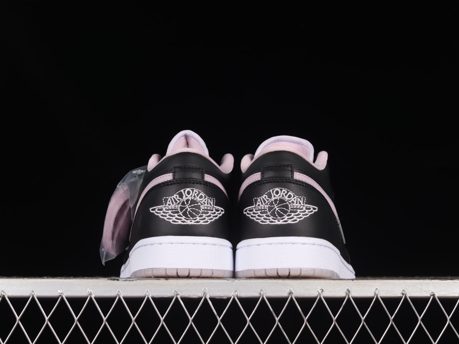 Jordan 1 Low SE Black Iced Lilac DV1309-051