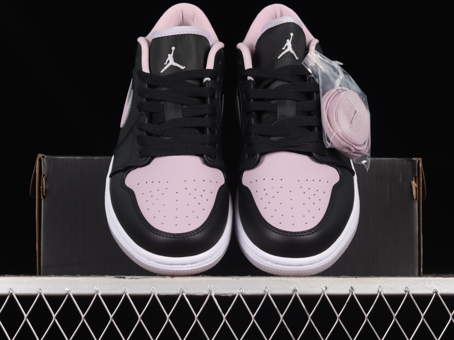 Jordan 1 Low SE Black Iced Lilac DV1309-051