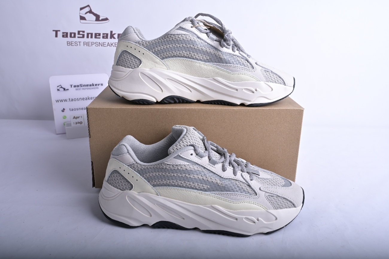 adidas Yeezy Boost 700 V2 Static (2018/2022)  EF2829