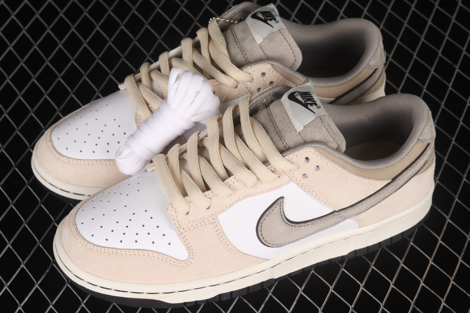 Otomo Katsuhiro x NK SB Dunk Low  Steamboy OST  LF0039-008