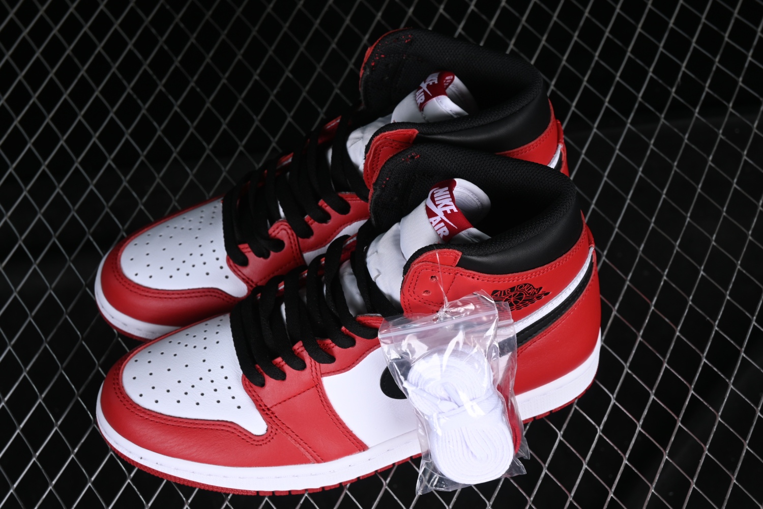Jordan 1 Retro Chicago (2015) 555088-101