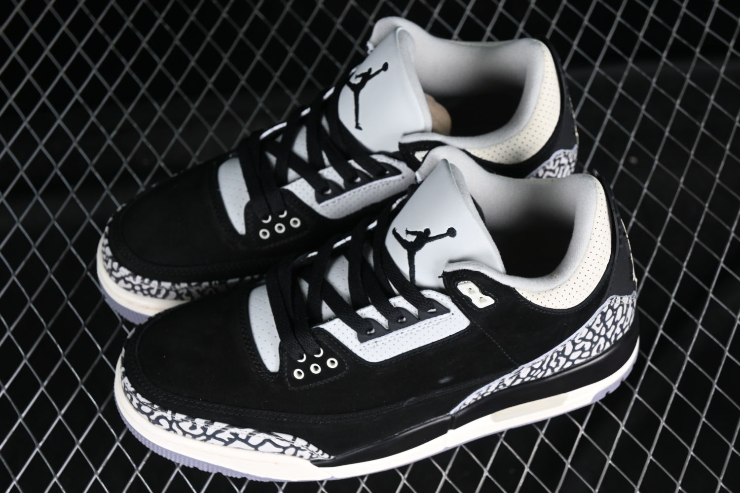 Jordan 3 Retro  Off Noir CK9246-001