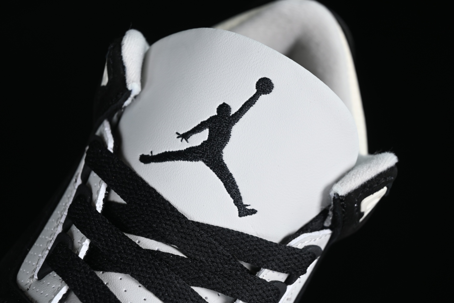 Jordan 3 Retro  Off Noir CK9246-001