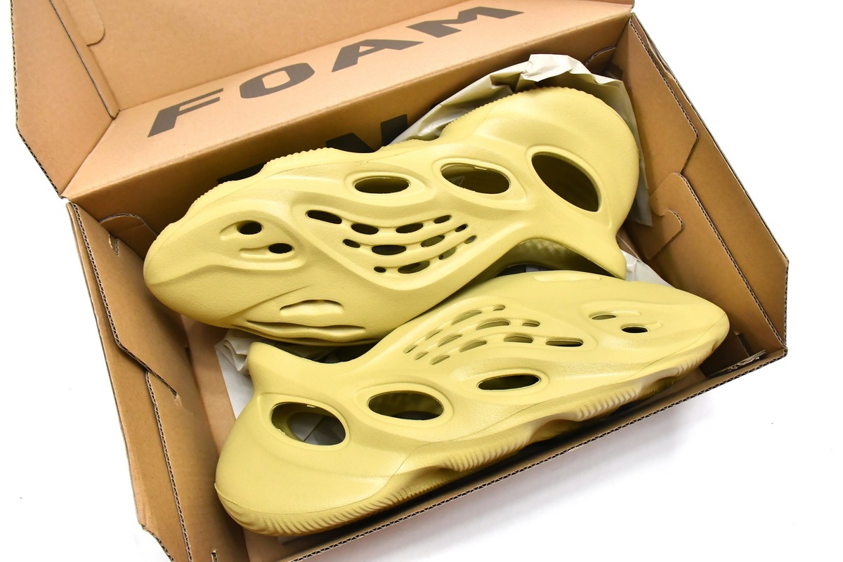 adidas Yeezy Foam RNNR Sulfur GV6775