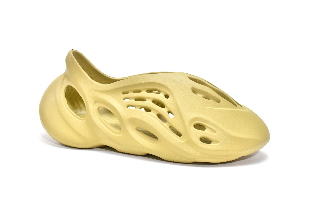 adidas Yeezy Foam RNNR Sulfur GV6775