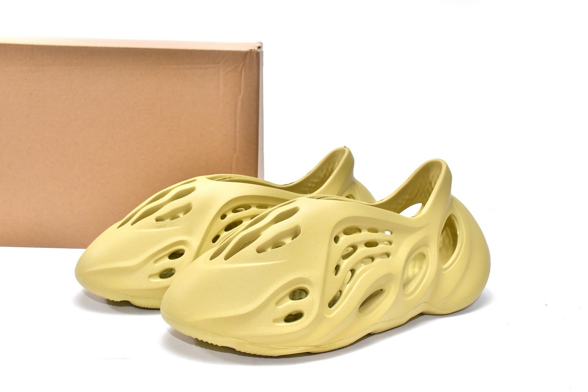 adidas Yeezy Foam RNNR Sulfur GV6775