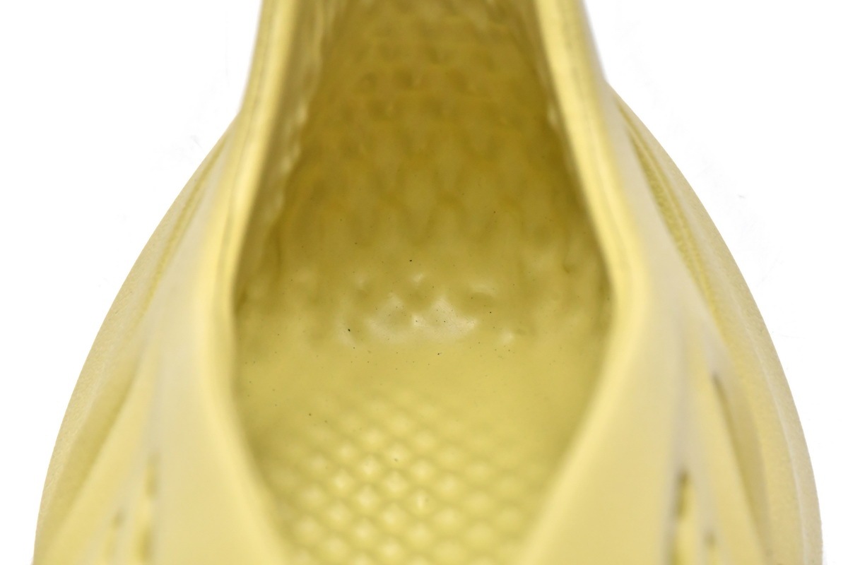 adidas Yeezy Foam RNNR Sulfur GV6775