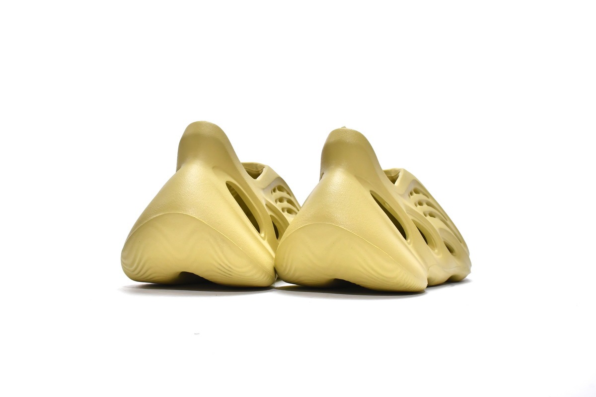 adidas Yeezy Foam RNNR Sulfur GV6775